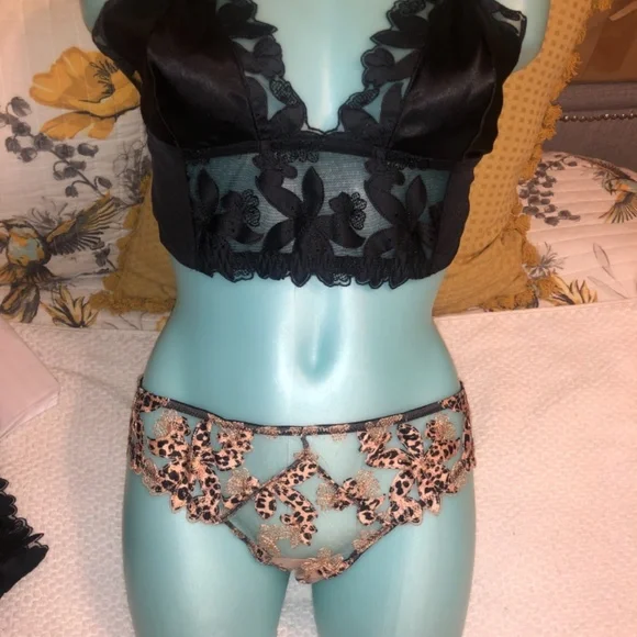 Victoria’s Secret Cheetah & Black Floral Embroidered Bralette Garter Panty Set L